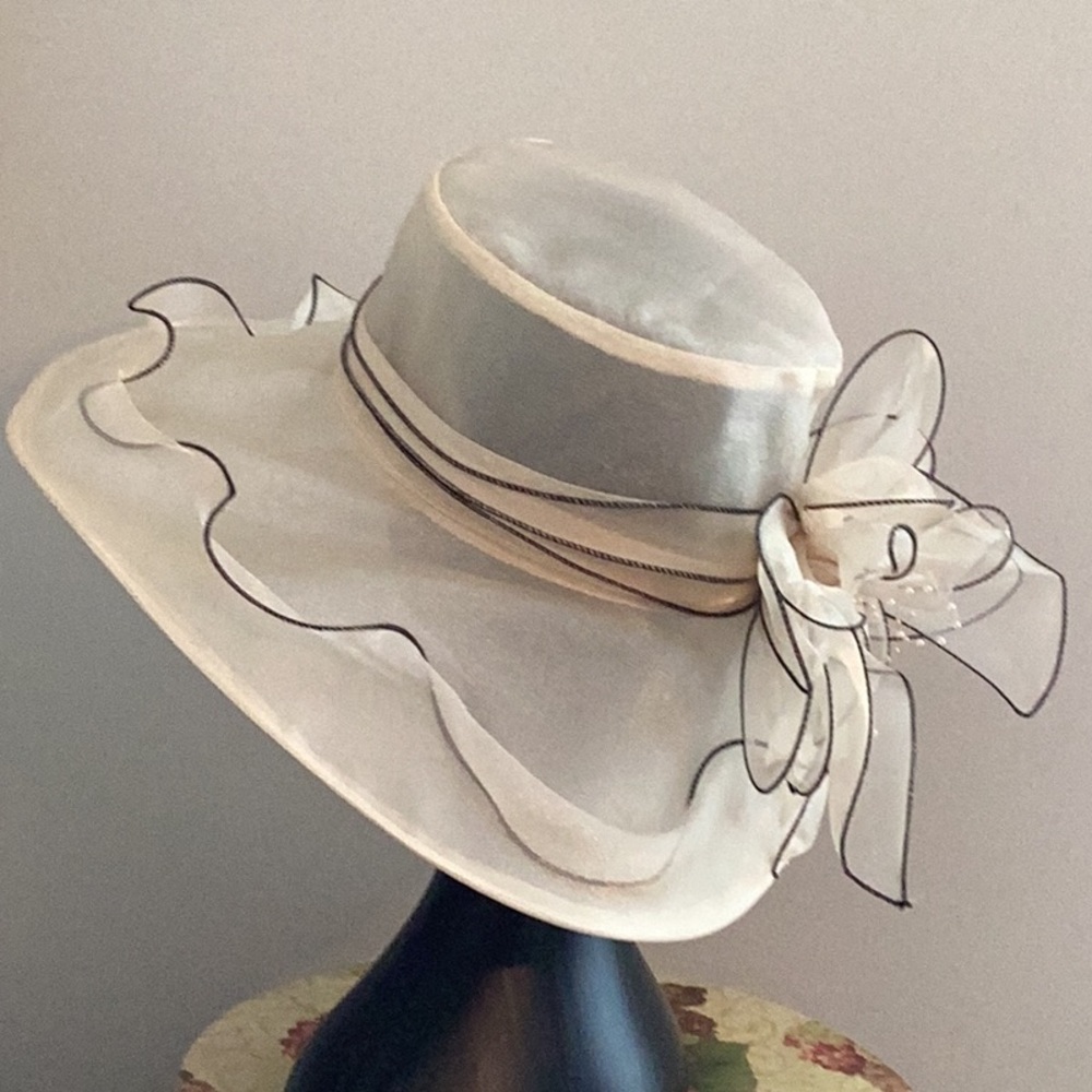 Kentucky derby FASCINATOR Organza Hat in Beige & Black - Picture 3 of 6